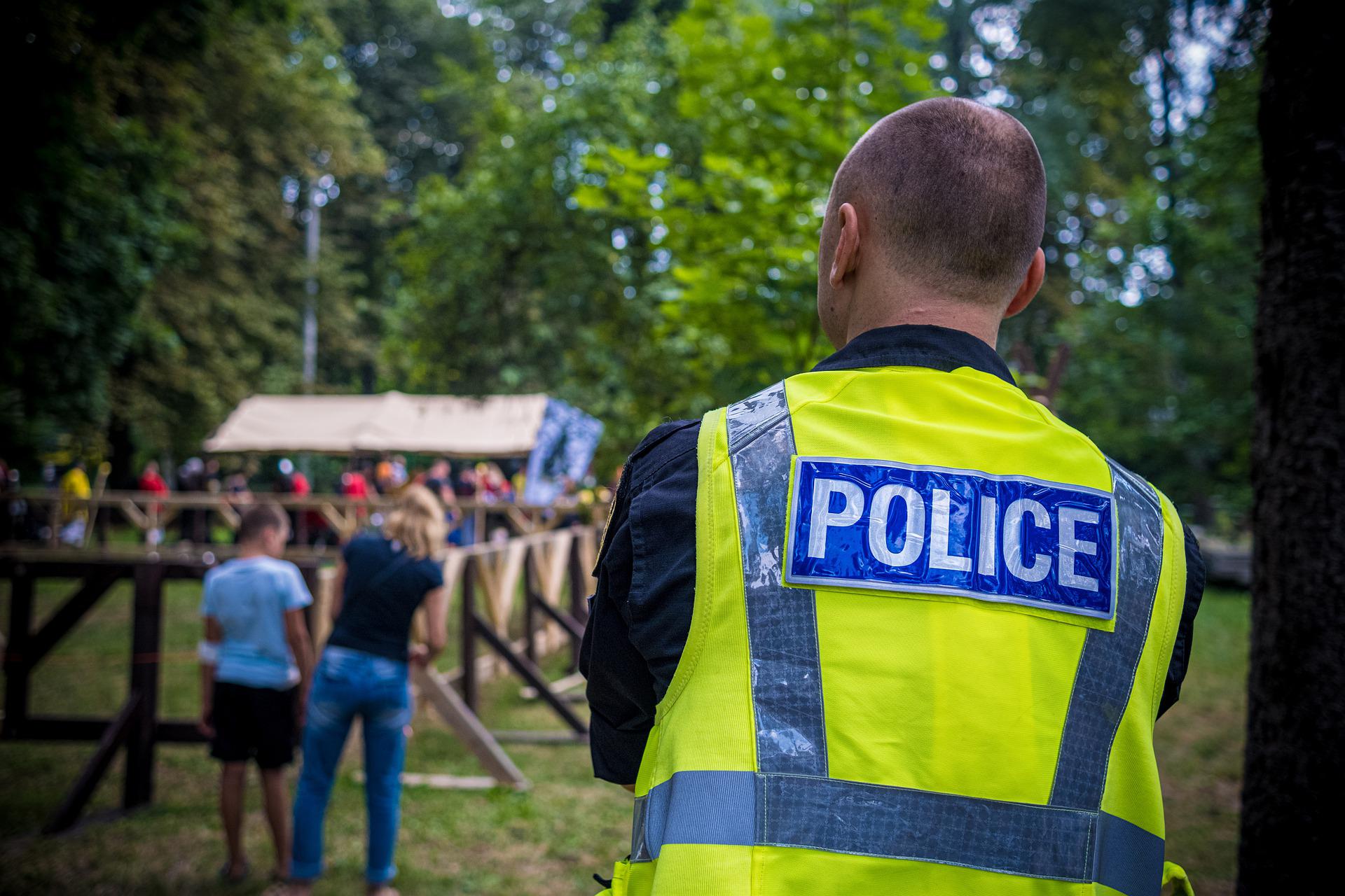 Badanie alkomatem przez Policje na komendzie